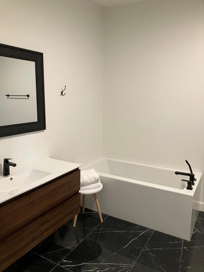 Yin Et Yang Appartement Sainte-Anne-de-Beaupré Buitenkant foto